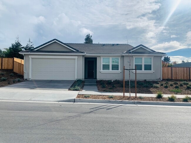 2011 Jalen St, Hollister, CA 95023 - photo 2