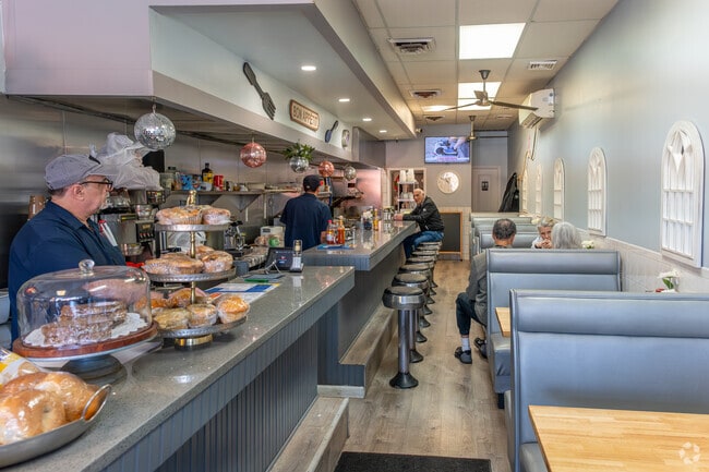 Rochelle Coffee Shop near Bonnie Crest has been in business for 30 years and serves diner type food.