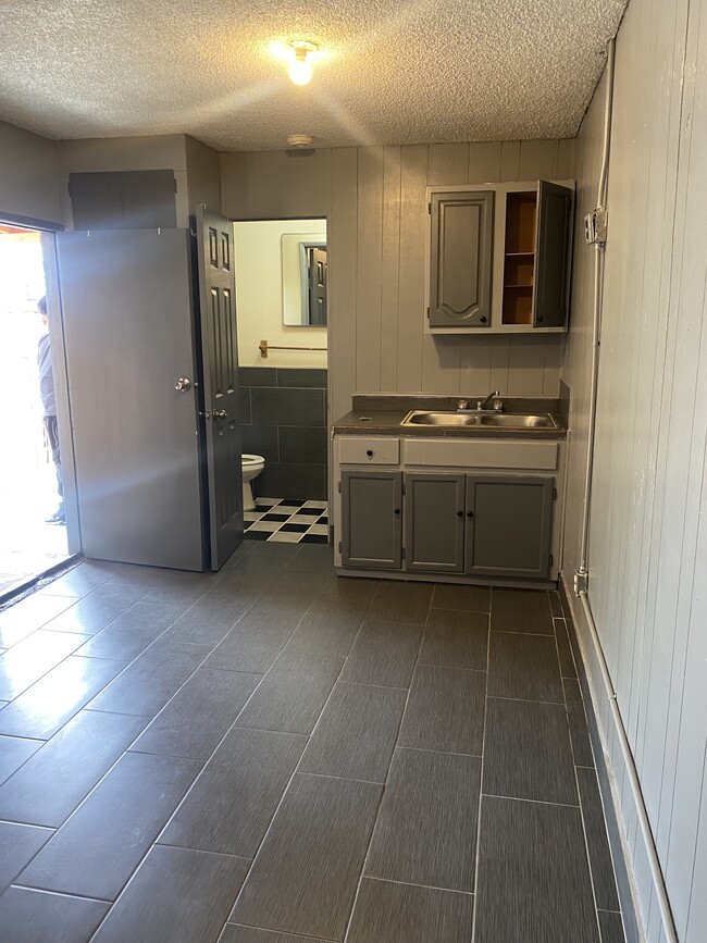 4112 Santa Ana St unit Studio /small kitche, South Gate, CA 90280 - photo 5