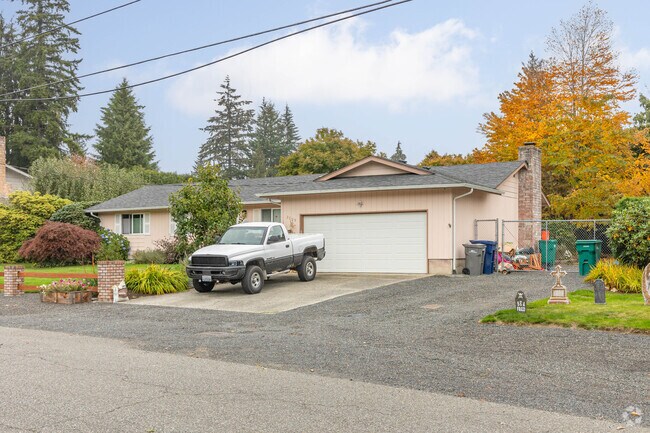 Vintage ramblers are a common sight in Bunk Foss, and many have spacious garages for vehicles.