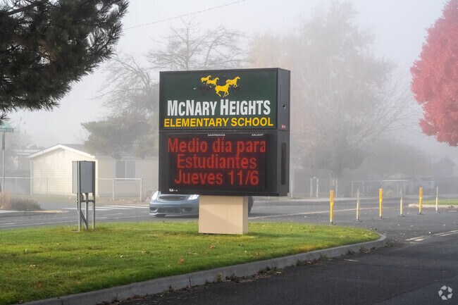McNary Heights Elementary School earns a C minus from Niche.