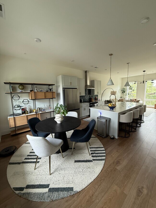 1276 Longreen Terrace NW unit Longreen, Atlanta, GA 30318 - photo 3