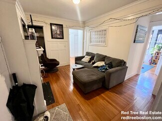 452 Park Dr Unit 17, Boston, MA 02215