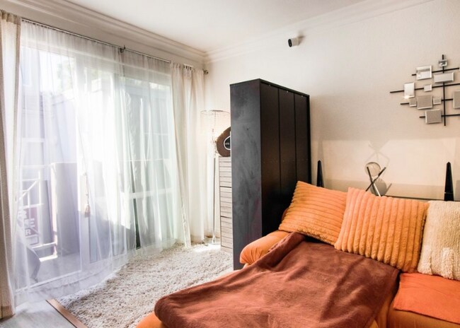 Entourage unit 242, Burbank, CA 91505 - photo 5