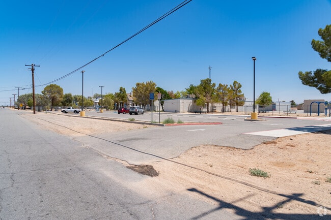 Inyokern School has a 23 - 1 student teacher Ratio according to Niche.com.