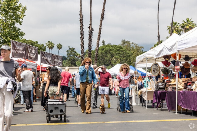 The Rosebowl Flea Market is the largest in the country and is 5 minutes from La Pintoresca Park.