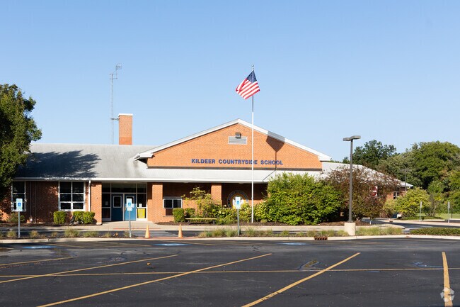 Kildeer Elementary features modern fitness equipment.