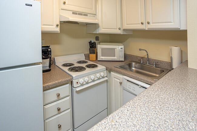 Studio, 1BR - 400SF