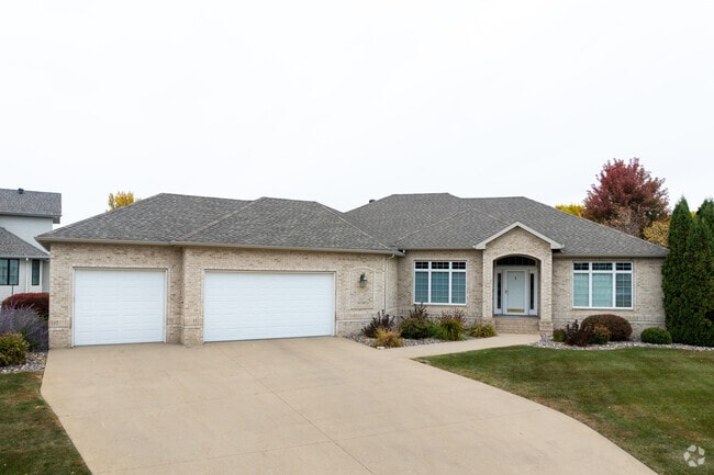 Contemporary traditional homes are the most common style in Rose Creek.