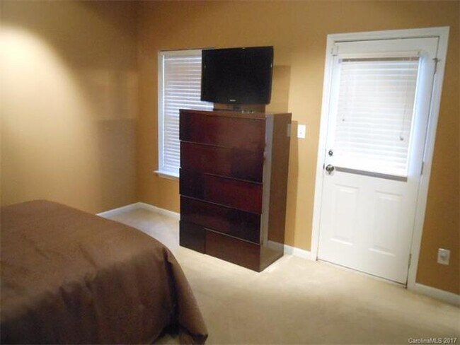 14136 Winford Ln, Charlotte, NC 28262 - photo 6