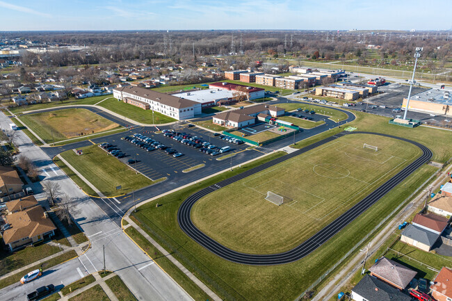 Hoover Elementary School is conveniently located in a residential area.