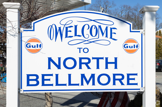 The Gulf Gas station in No Bellmore, NY has a welcome sign posted.