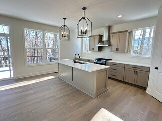 8206 Eagle Peak Dr, Georgetown Township, MI 49428