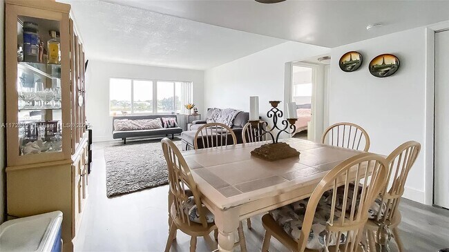 1060 Crystal Lake Dr unit 304, Deerfield Beach, FL 33064 - photo 4