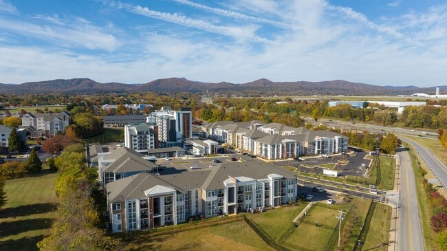 The View at Blue Ridge Commons, Roanoke, VA 24017 - photo 5