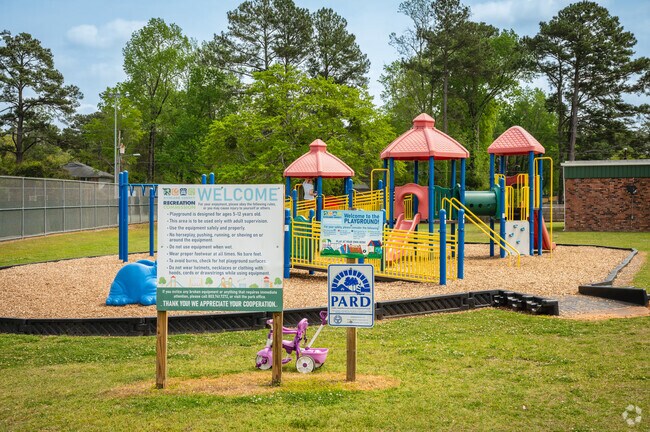 Trenholm Park has several amenities including play equipment.