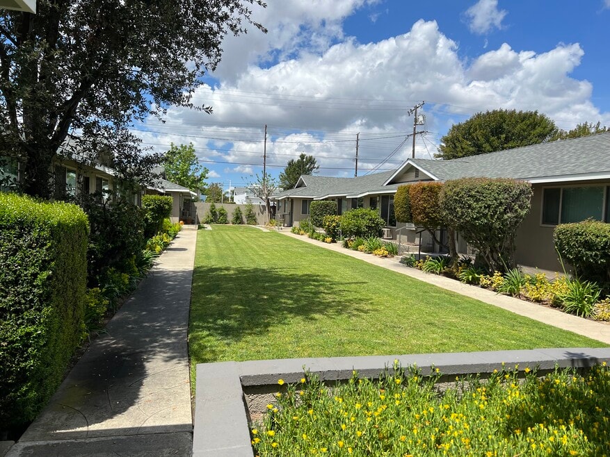 Charming 1 Bedroom unit, completely remodeled with In-Unit Washer/Dryer!, Orange, CA 92866 - photo 1