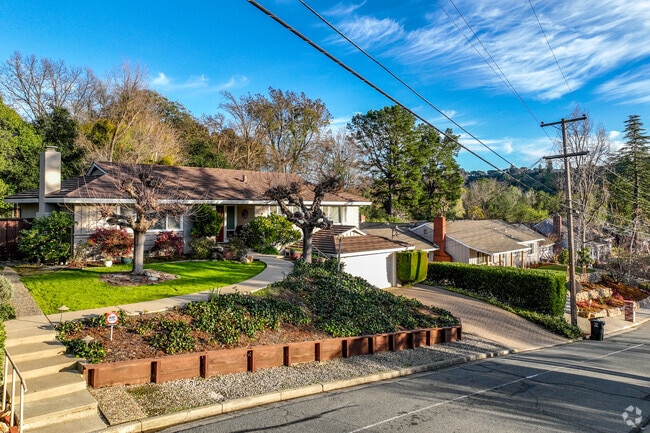 A row of fantastic ranch style homes in the Peardale Estates neighborhood.
