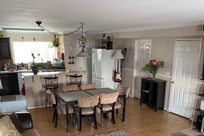 Dinning and kitchen island