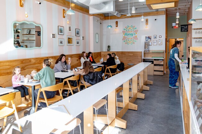 Honey's in Glen Head is fast-casual bistro serving a variety of soups, salads, and sandwiches.