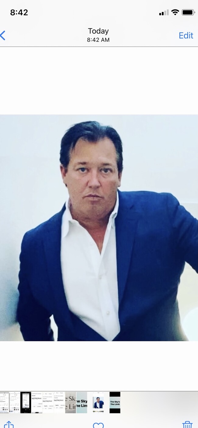 Agent Photo