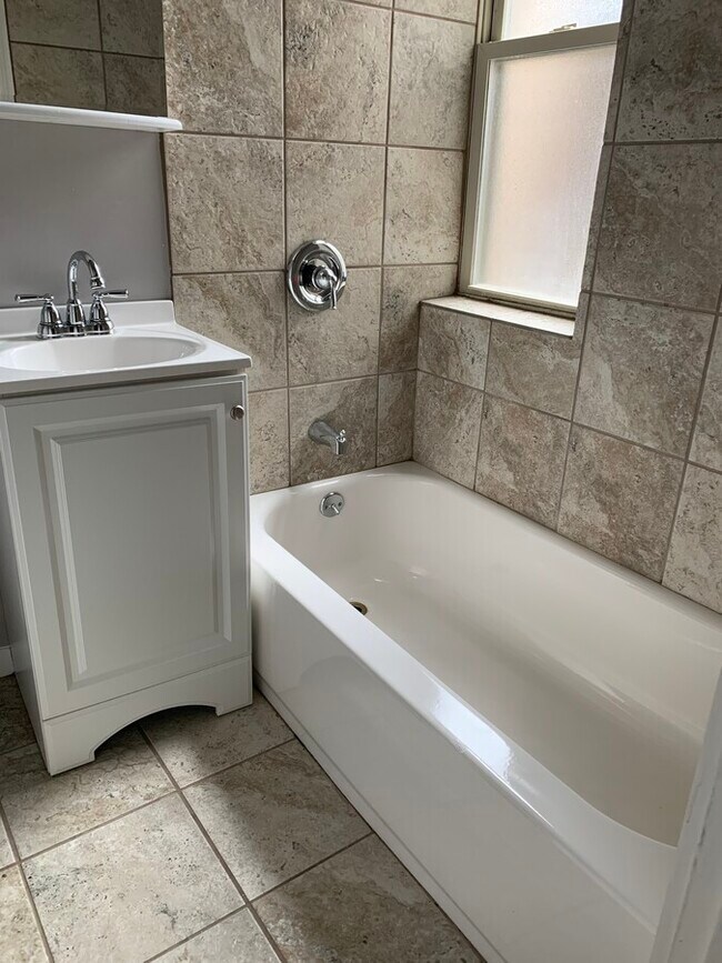 4027 W Melrose St unit ONE BED, Chicago, IL 60641 - photo 5