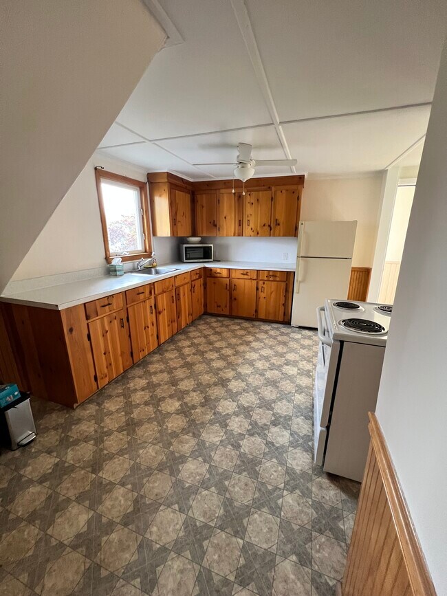 38 Arnold Rd unit Apartment3, North Attleboro, MA 02760 - photo 6