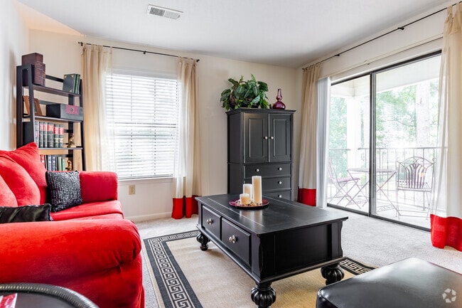 1BR, 1BA - 667SF (Magnolia)