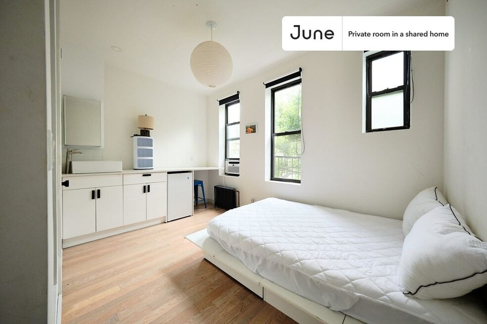 Room in Shared 3 bed/3 bath home