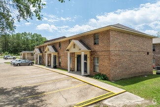 16 Hillcrest Dr, Hattiesburg, MS 39402