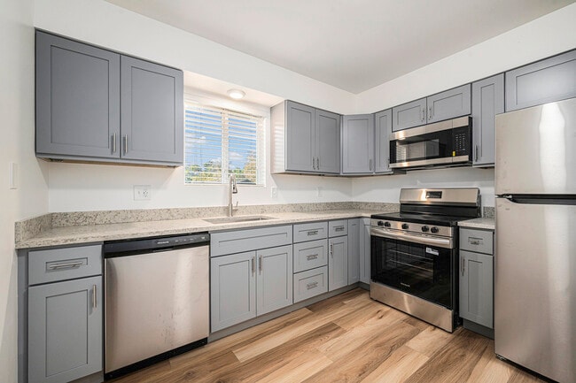 Royal Court Apartments, Overland Park, KS 66212 - photo 7