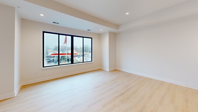 1760 E Auburn Rd unit 202, Rochester Hills, MI 48307 - photo 2