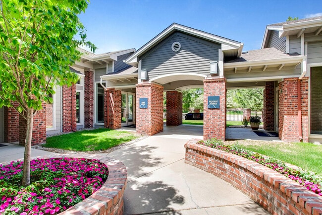 Mountain Gate, Littleton, CO 80128 - photo 7