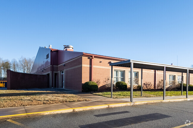 The student:teacher ratio in Ethan H Shive Elementary School is15:1.