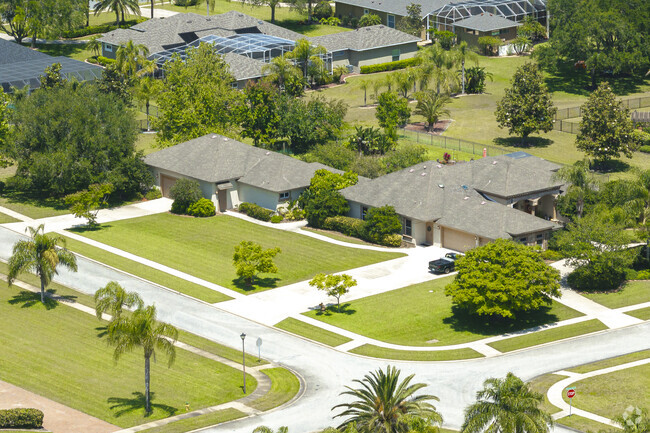 Broken Bow Estates features newer modern style builds.