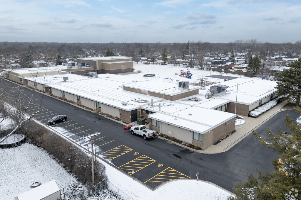 Spring Hills Elementary School is a wellr anked and welcoming school in Roselle.