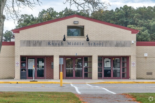 Knoch Middle School has a student-teacher ratio of 14 to 1.