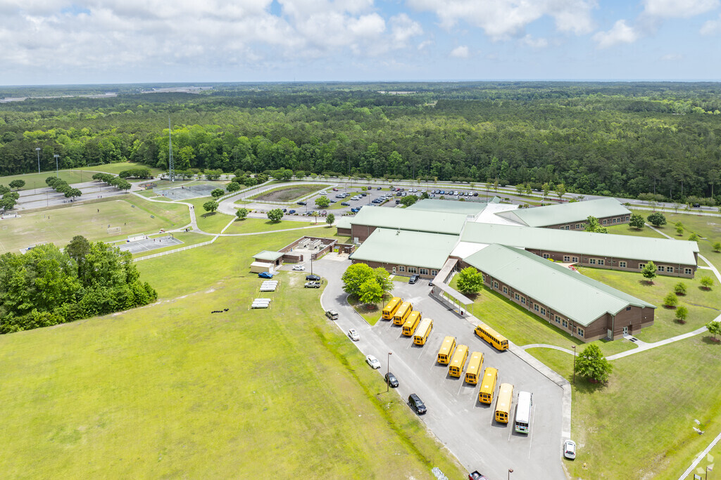Located adjacent to Cedar Grove Park, Cedar Grove Middle School utilizes facilities such as tennis courts, soccer fields, and walking paths, providing students with ample recreational opportunities.