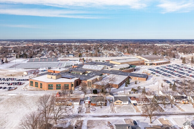 West De Pere High School serves grades 9 - 12th.