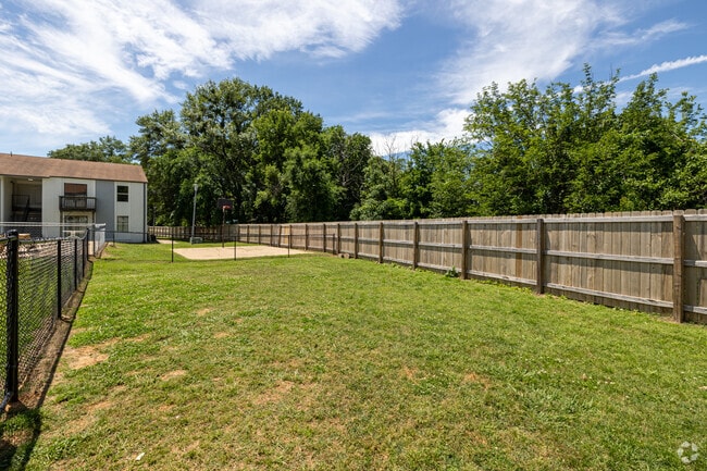 Ramsey Square: 1 & 2 Bedroom Apartments with Dog Park & Pool, Fort Smith, AR 72901 - photo 7
