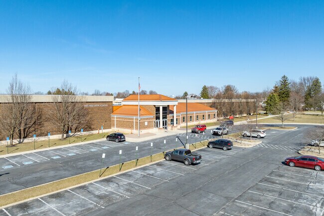 1,100 students and rates as a C on Niche.