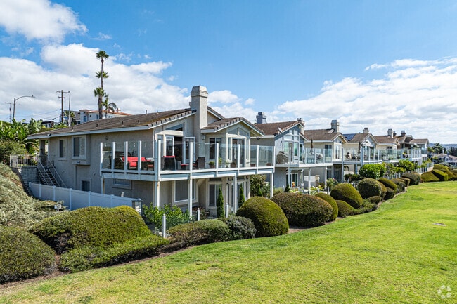 Contemporary homes on cul-de-sacs range from $3.2M to $6.7M in Lantern Village.
