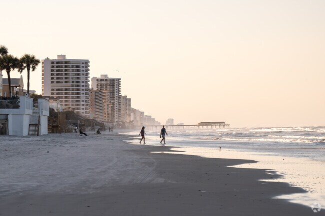 Sunrise Oaks enjoy a sunset stroll along the nearby beaches.