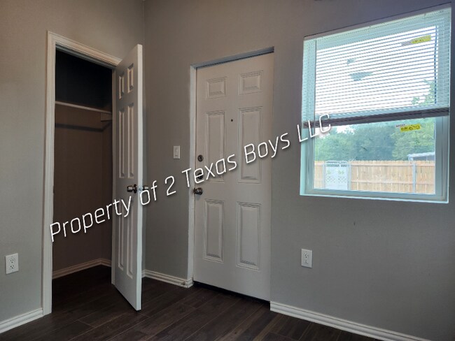 101 N Pecan St unit 105, Leonard, TX 75452 - photo 5