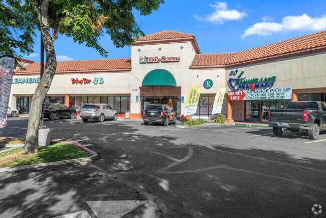 Colonial Heights residents have access to several shopping centers, making errands a breeze.