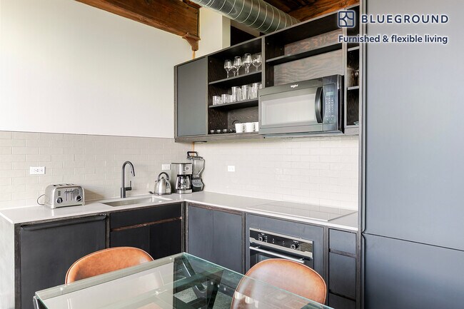 2061 N Southport Ave unit FL3-ID1279, Chicago, IL 60614 - photo 6