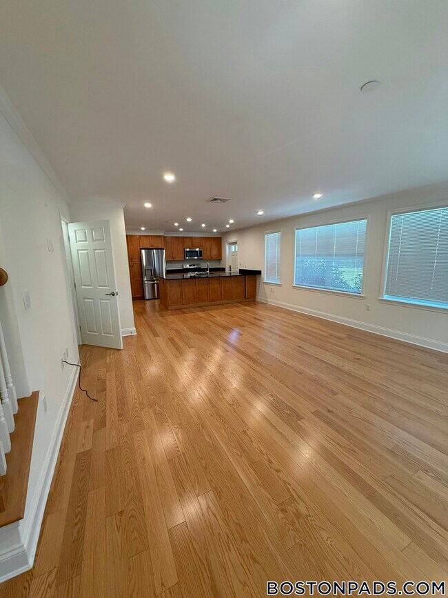 104 Ellery Ct unit 104, Chestnut Hill, MA 02467 - photo 5