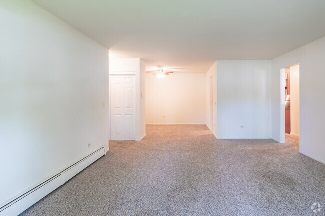 Circle Hill Apartments, Arlington Heights, IL 60004 - photo 5