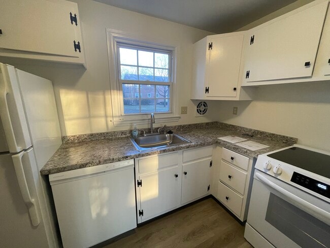 3 Brickyard Rd unit 17B, Farmington, CT 06032 - photo 3