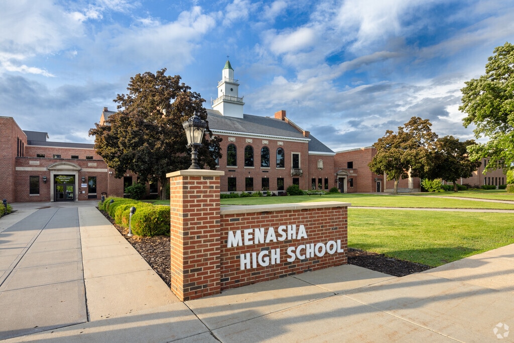 Menasha High School scores a B+ from Niche.